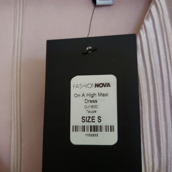 New! Pleated Maxi dress in Taupe - Picture 6 of 7